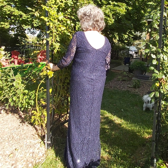 Gown - Picture 3 of 4